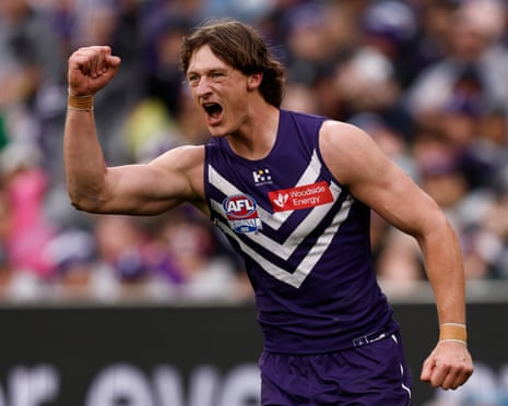 Jye Amiss kicks a goal to open up the Dockers' lead