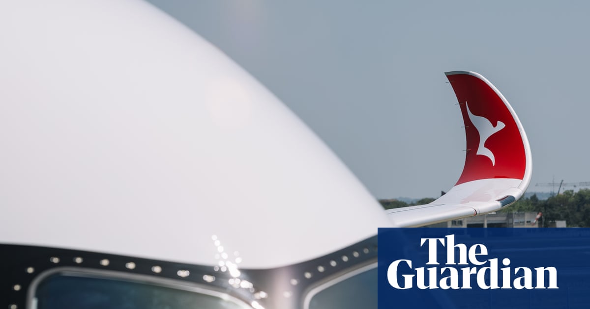 Qantas delays non-stop flights from Sydney to London - again