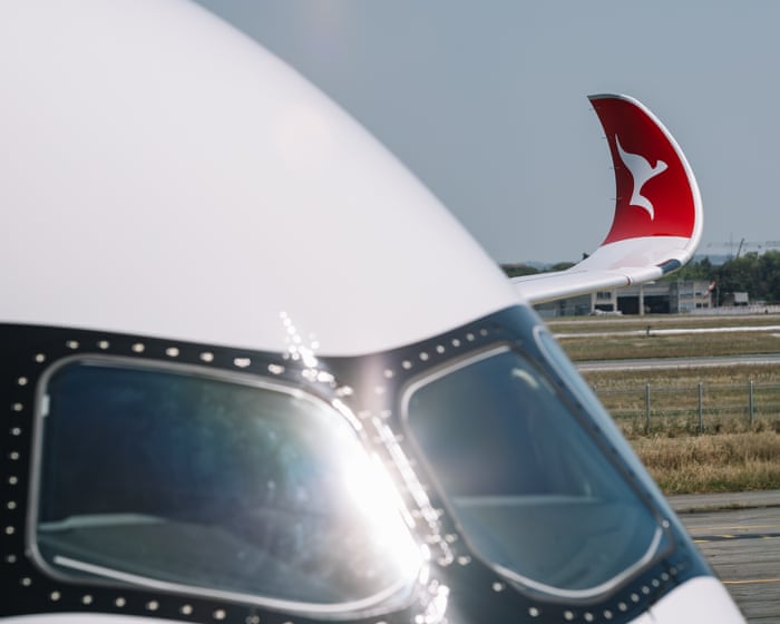 Qantas delays non-stop flights from Sydney to London – again