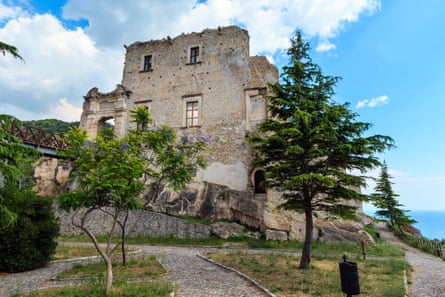 The front of the ruined Castello della Valle, surrounded by trees