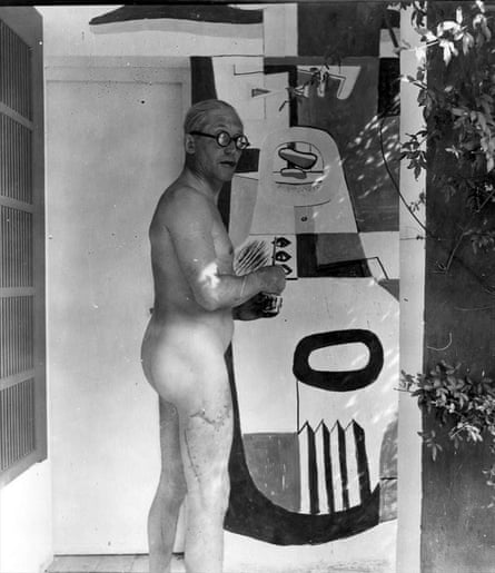 Le Corbusier at E-1027 villa.