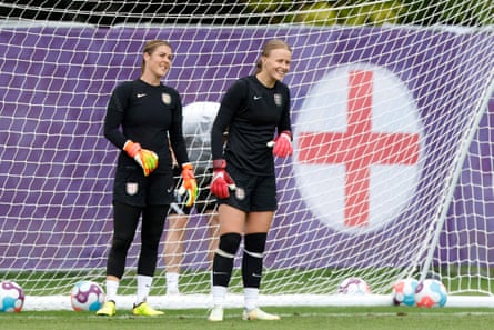 Mary Earps (left) and Hannah Hampton during an England training session in July 2022