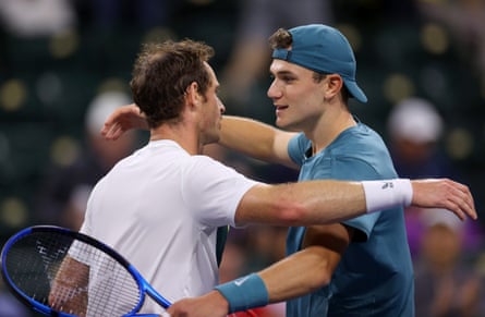 Andy Murray embraces Jack Draper after the pair played at Indian Wells in 2023