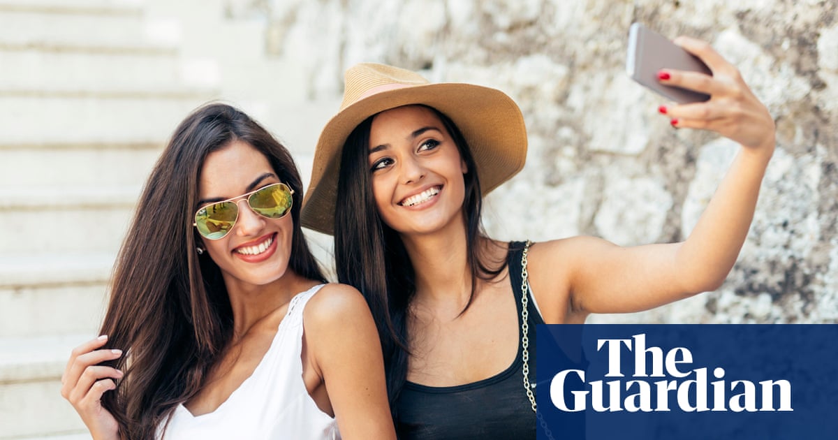 Almost a fifth of young UK adults use AI to design holiday, study finds