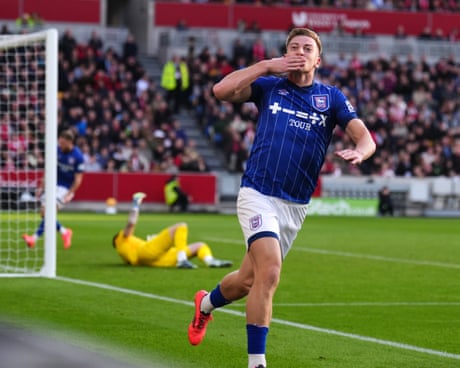 Everton hold talks with Ipswich striker Delap and show interest in Liverpool winger Doak