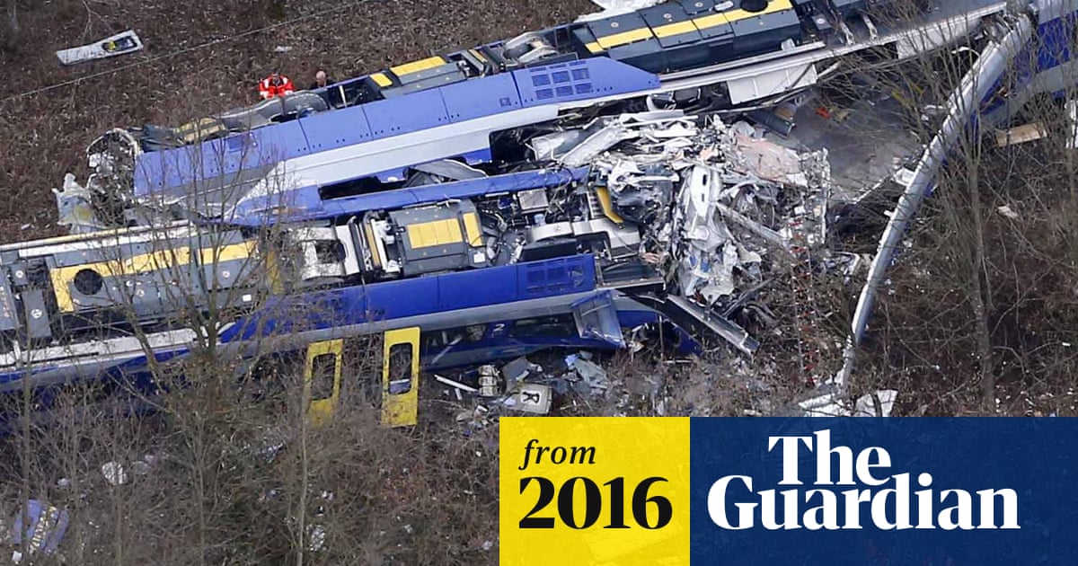 Dozens killed in Pakistan train derailment - YouTube