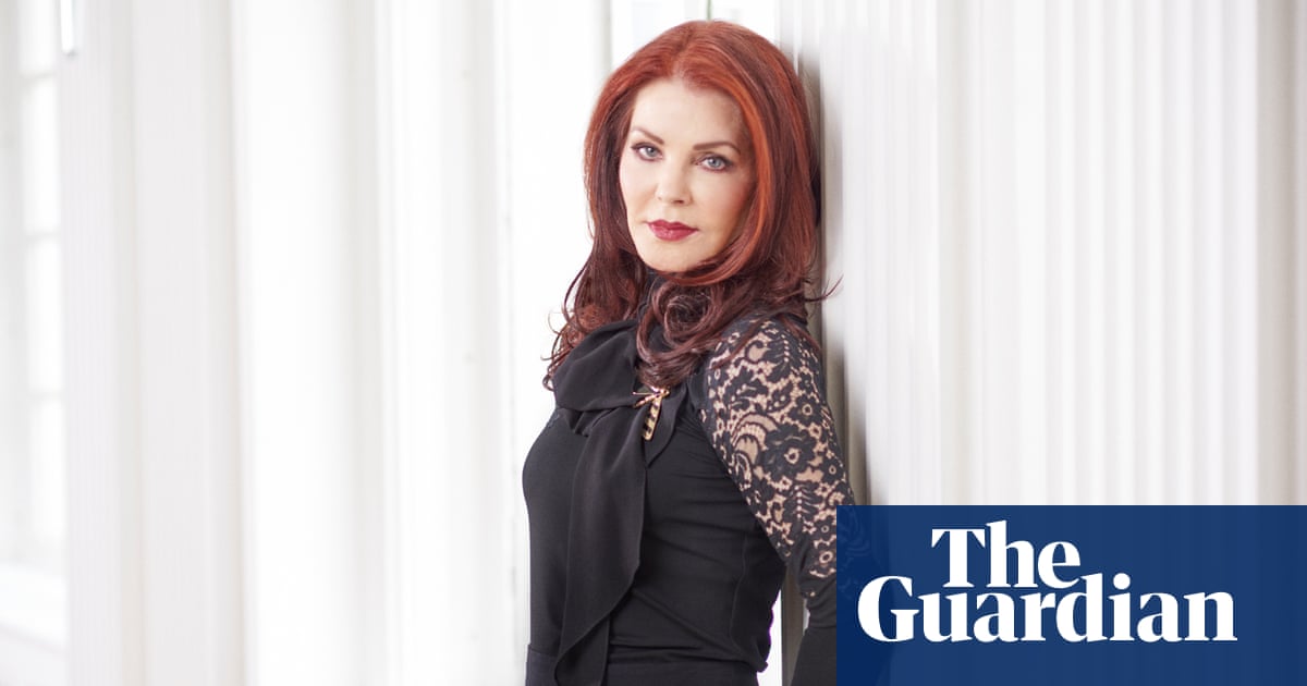 Priscilla Presley Elvis S Spirit Speaks To Me It S Beautiful