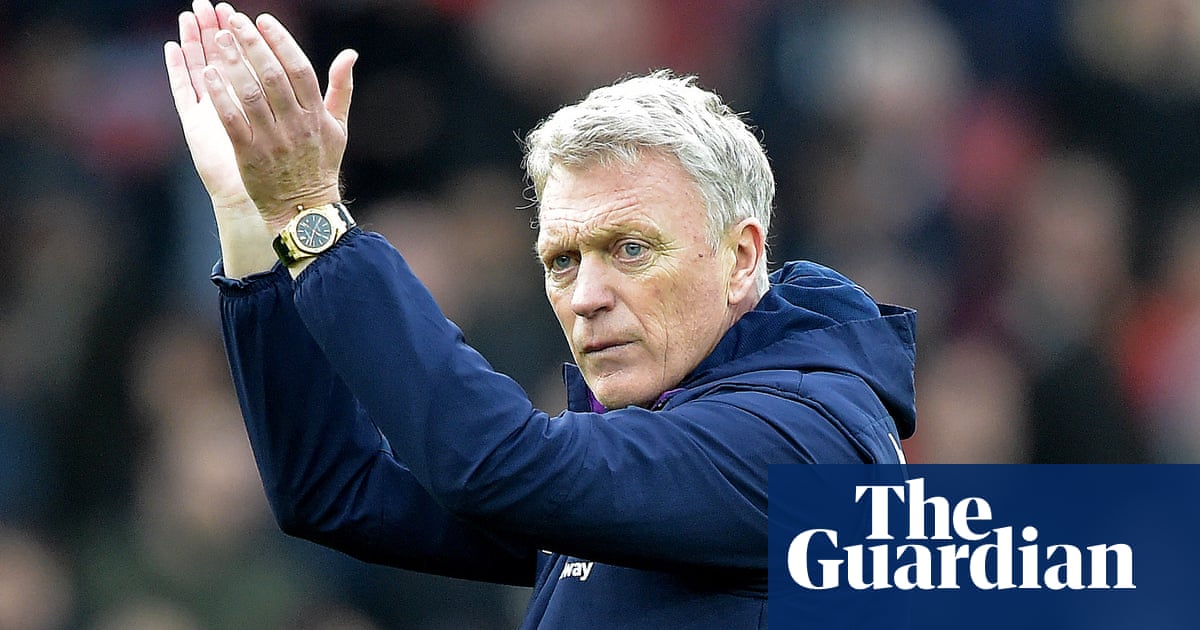 West Ham manager David Moyes takes voluntary 30% pay cut