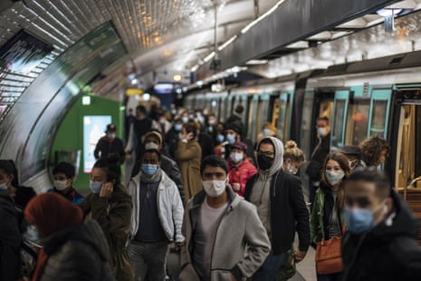 Commuters wearing face masks walk on the platform, of a Paris subway, Sunday, 25 October, 2020. A curfew, intended to curb the spiraling spread of the coronavirus, has been imposed in many regions of France including Paris and its suburbs.