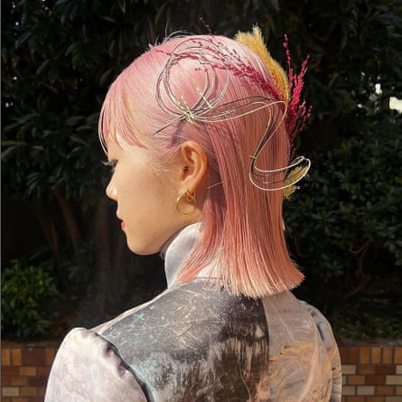 L'une des nombreuses créations de cheveux colorées de l'artiste capillaire Mitsuki_Jurk, tirée de son flux Instagram.