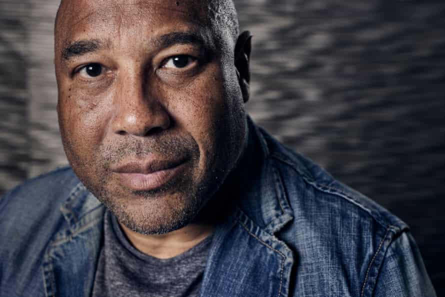 John Barnes là-bas.