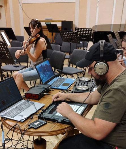 Oleksandr Ivanko performing.