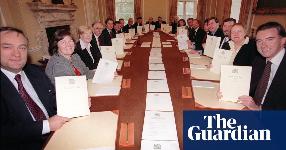 Blair aide feared 1997 cabinet portrait would look triumphalist