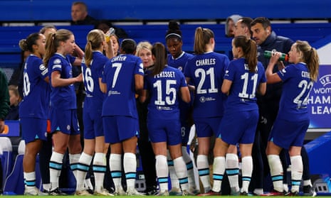 Emma Hayes speaks to the Chelsea players during a break in play.