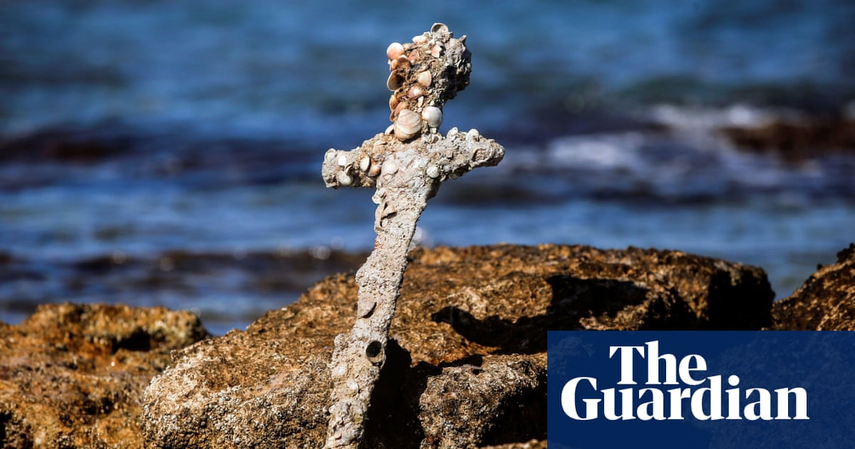 Sharp-eyed diver finds Crusader’s ancient sword on Israeli seabed