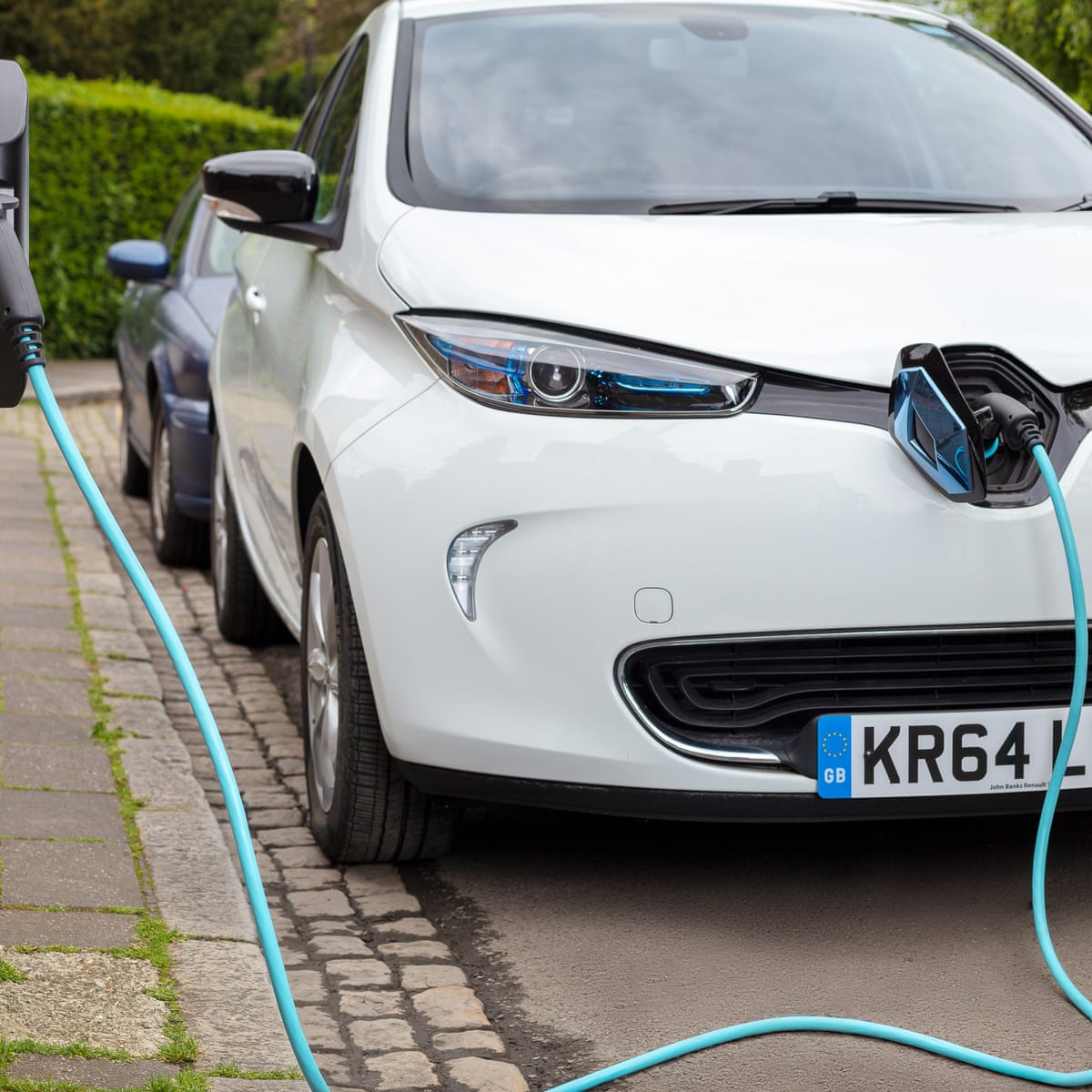 How Electric Cars Are Charged And How Far They Go Your Questions Answered Bbc News