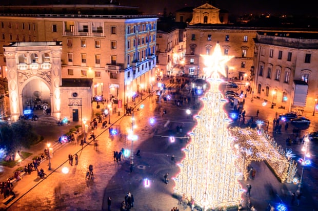 Follow the star: Christmas tree in Sant’Oronzo Square, Lecce.
