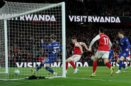 Viktor Gyökeres scores Arsenal’s first goal against Everton.