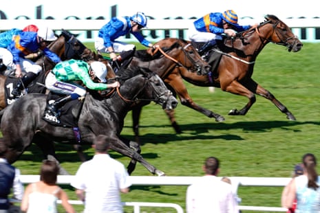 William Buick and Aalto lead the chase for the finish line.