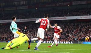 Mkhitaryan scores, 2: 0 Arsenal.