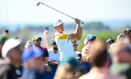 Ludwig Aberg plays a shot
