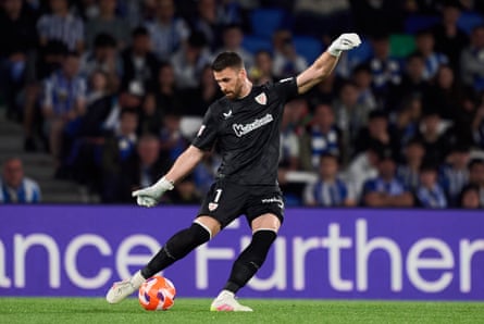 Unai Simón taking a goal kick.