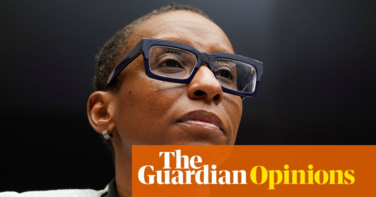 Мойра ДонеганОставката й е само последният епизод от атаката на