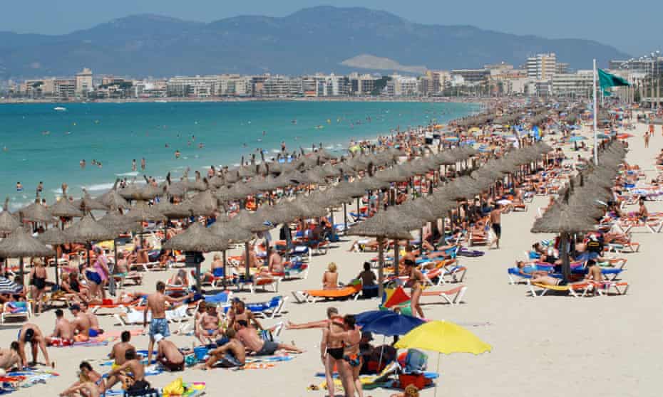 beachgoers crowd the beach in Mallorca