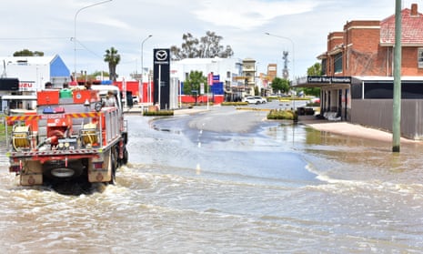 An RFS vehicle drives through flood waters in the NSW town of Forbes.