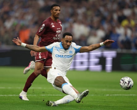 Pierre-Emerick Aubameyang fires in Marseille’s first goal against Metz at the Vélodrome.