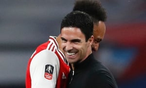 Mikel Arteta with Pierre-Emerick Aubameyang after the game