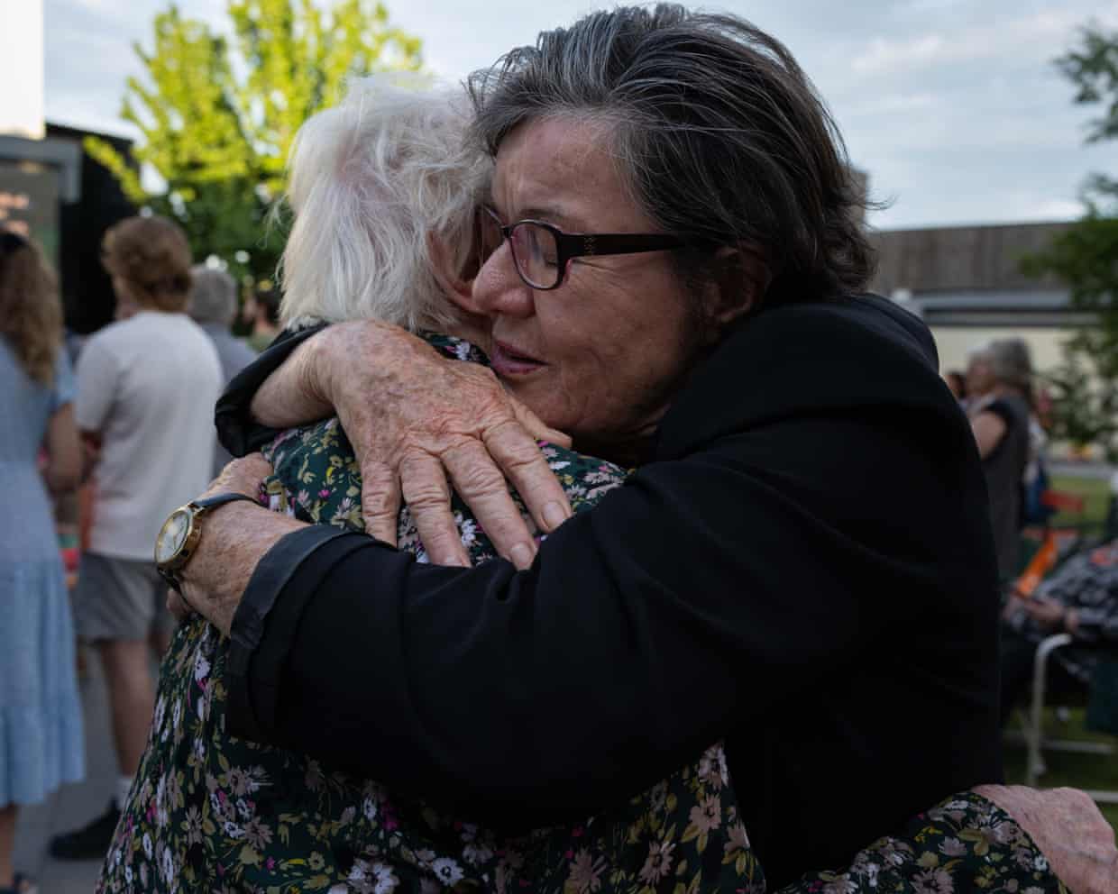 Keçmiş müstəqil millət vəkili Kethi Mkgouan Helen Heyns üçün keçirilən ictimai növbədə. Foto: Mridula Amin/The Guardian