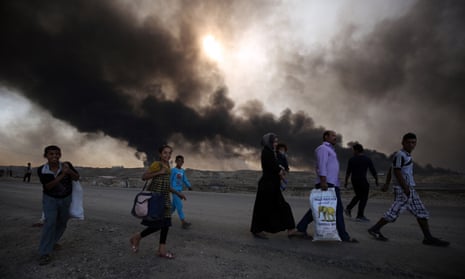 Iraqi families fleeing Mosul