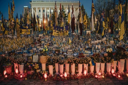 Evening ceremony at the memorial to fallen defenders of Ukraine at the Maidan Nezalezhnosti.