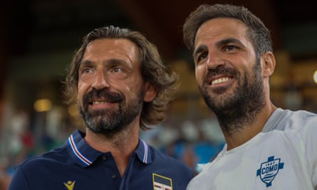 Cesc Fàbregas (right), seen here with Sampdoria’s Andrea Pirlo in pre-season and who served as Osian Roberts’s No 2 last season, is now the main man at Como.