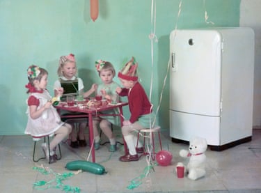 The children, the bear and the fridge, 1952