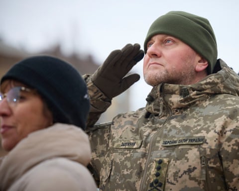 Валерій Залужний бере участь в офіційній церемонії в Києві, присвяченій першій річниці російського вторгнення.