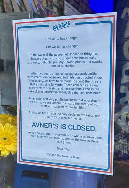A sign announcing the immediate closure of Avner’s Bakery.
