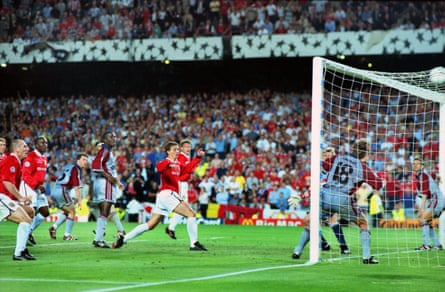 Ole Gunnar Solskjær scores in the Champions League final in 1999