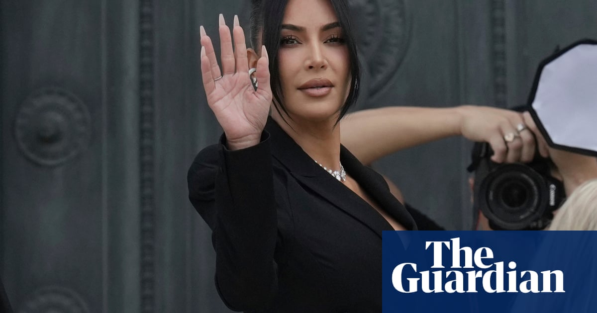 Kim Kardashian pleaded for her life during Paris robbery, her stylist tells court