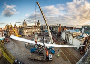 Art work ‘Blade’ being installed at Queen Victoria Square in Hull.