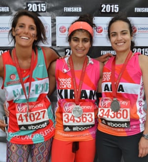 Runner Kiran Gandhi (centre) who free-bled in the 2015 London Marathon.