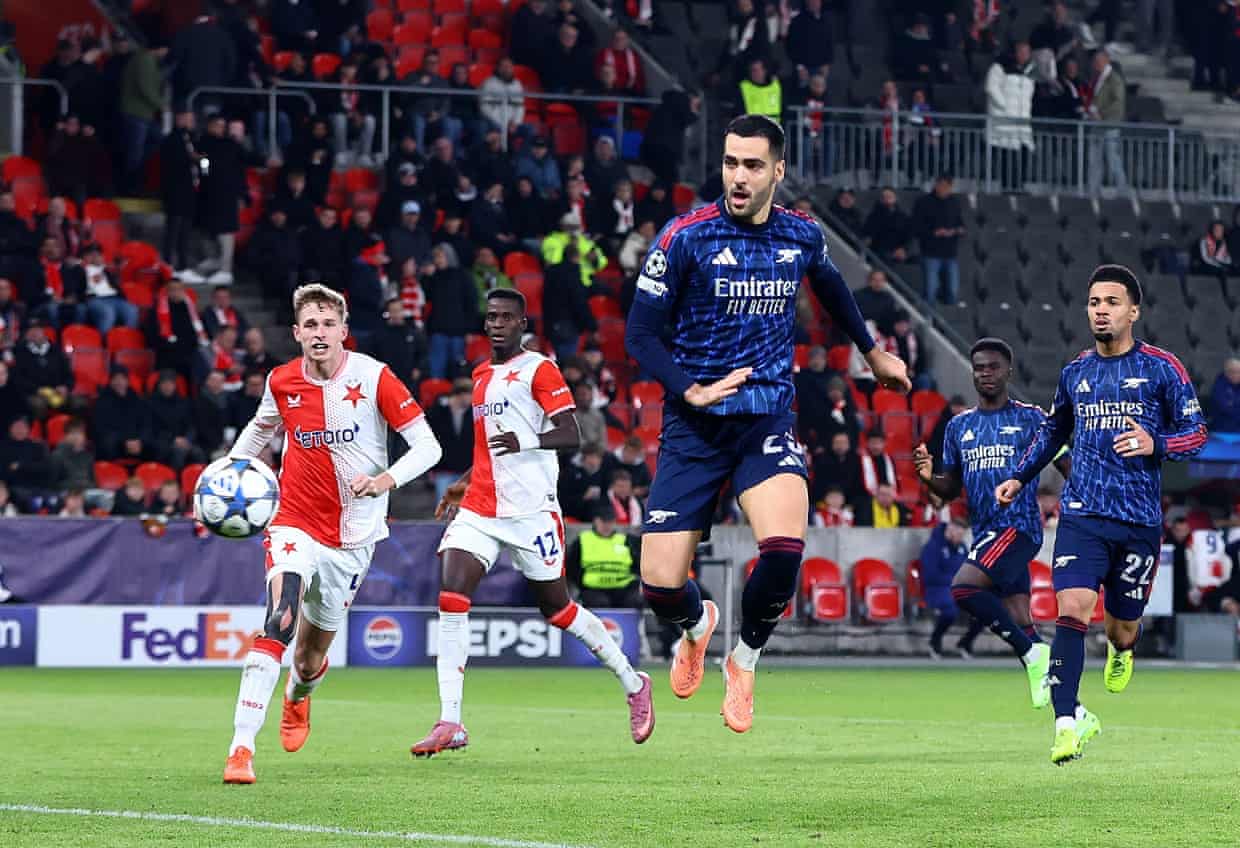 El Arsenal consigue 10 victorias consecutivas al superar con facilidad al Slavia Praga con un doblete de Merino El Arsenal consigue 10 victorias consecutivas al superar con facilidad al Slavia Praga con un doblete de Merino