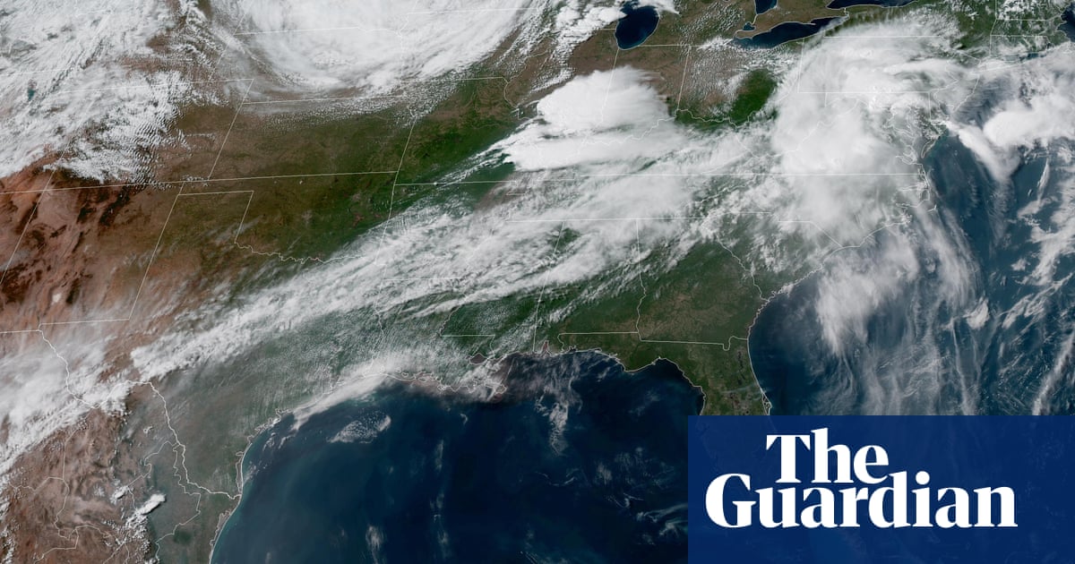 Tens of millions at risk as US states brace for extreme winds, rain and heat