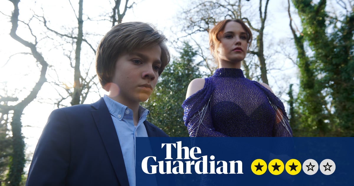Kritik zu „Daddy's Head“ – | In einem cleveren britischen ...