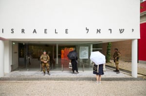 The artist and curators of the Israel Paviliion have decided to close the pavilion until ‘a ceasefire and hostage release agreement is reached’. piecehttps://www.theguardian.com/artanddesign/2024/apr/16/artists-refuse-open-israel-pavilion-venice-biennale-ceasefire-gaza