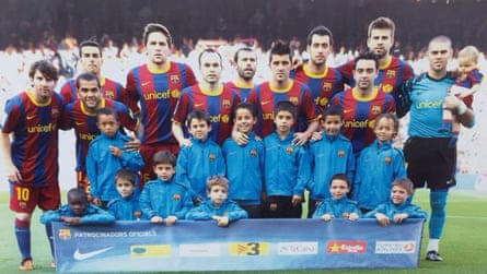 Xavi Simons (standing second row, right) with the Barcelona team during the 2010/2011 season