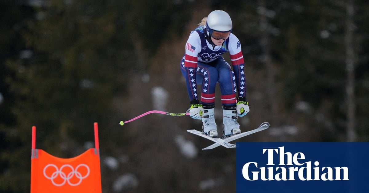 Lindsey Vonn, skiing with ruptured ACL, takes crucial step in downhill medal bid