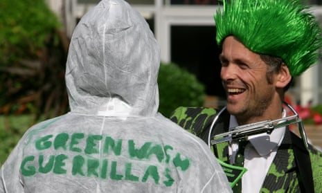 Climate activists in London, equipped with ‘greenwash detectors’, highlight the ecological dangers of energy companies. 