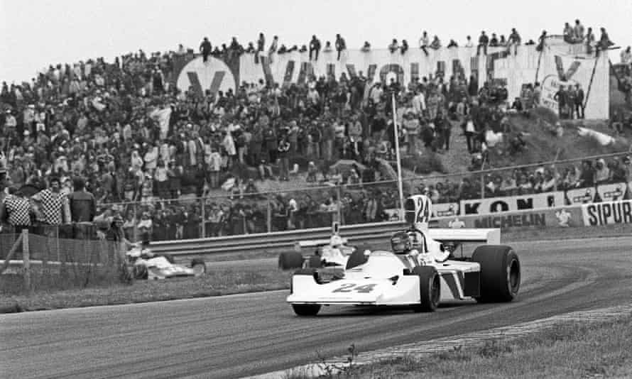 Джеймс Хънт по пътя си към първата си победа в Гран при в Зандворт през 1975 г